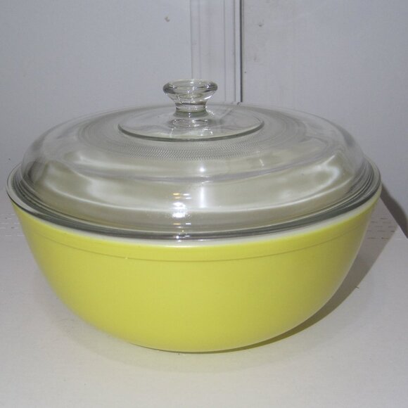 Vintage 4 Qt. Round Pyrex Bowl 404 With Glass Lid.